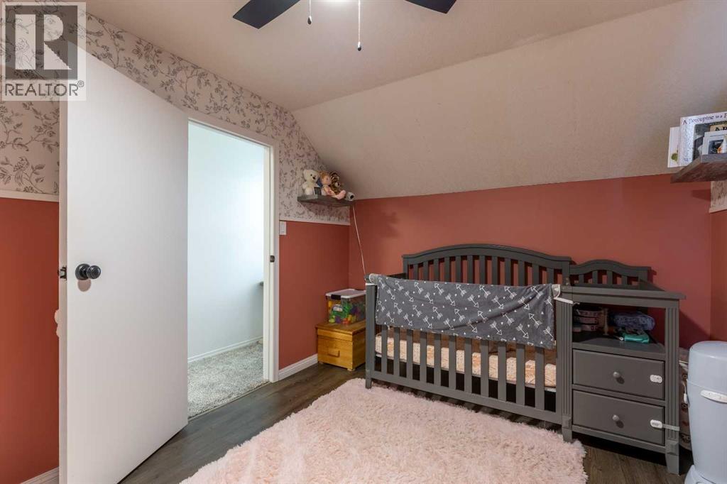 447 20 Street N, photo 25 of 35