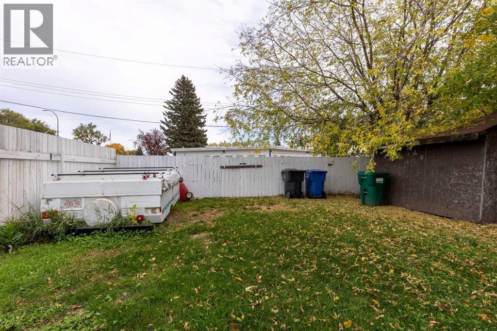 447 20 Street N, photo 35 of 35