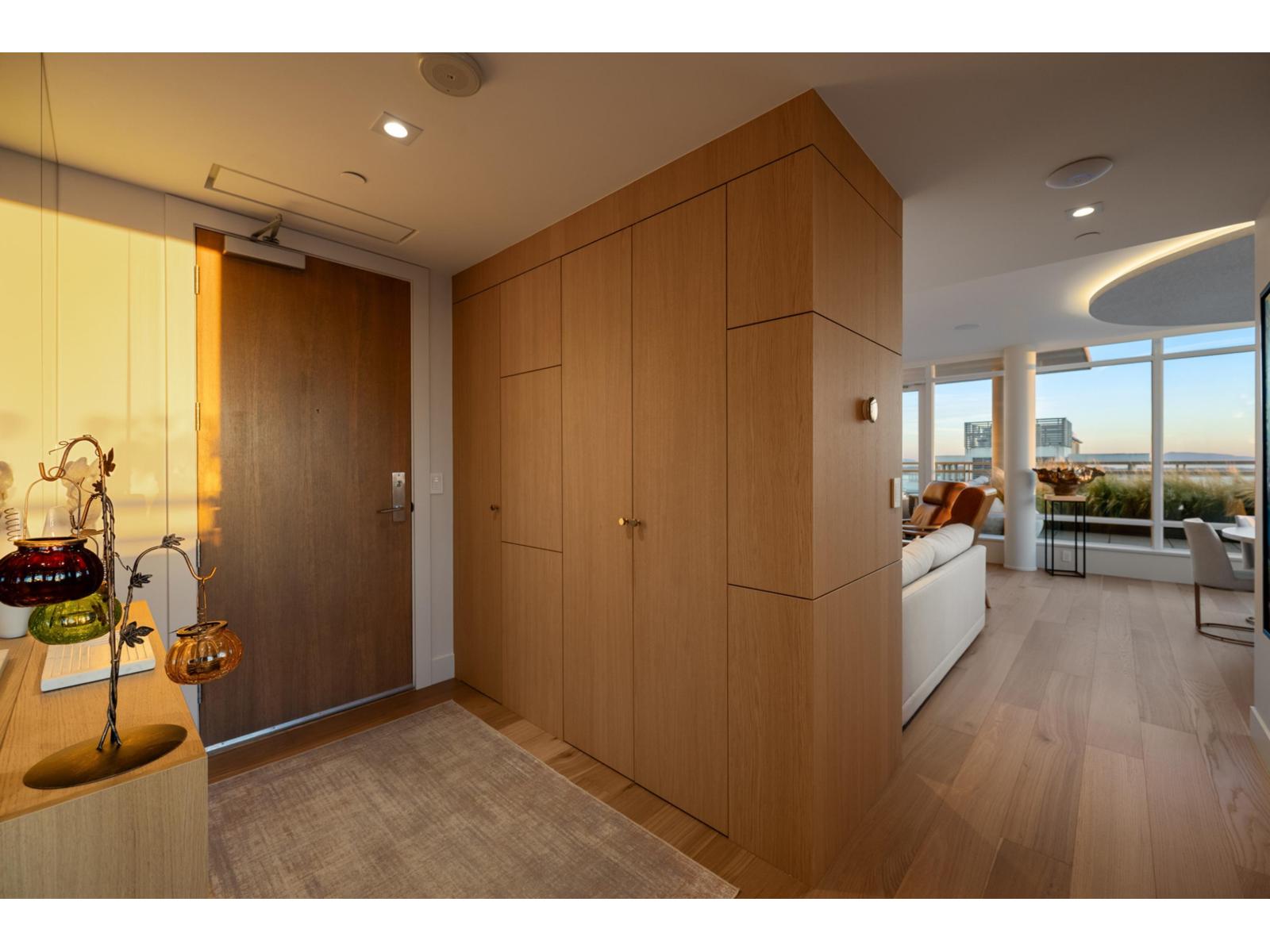 1602 1473 JOHNSTON ROAD, White Rock - Image 1