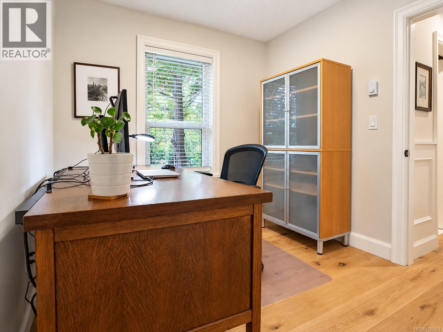 901 Foul Bay Rd, Victoria - Image 1