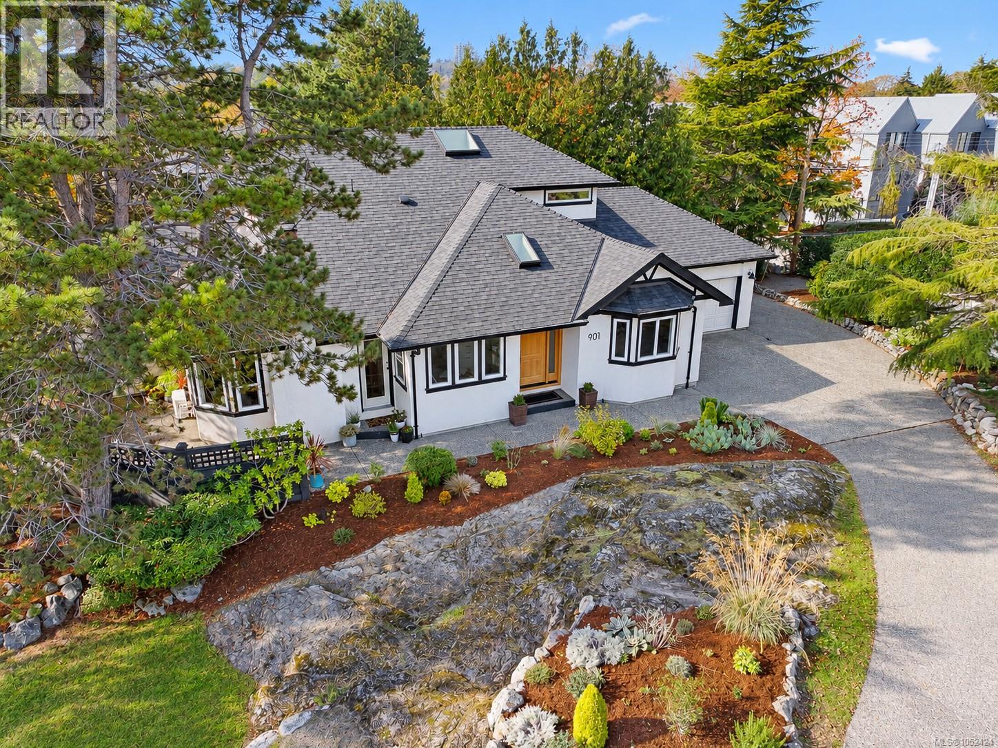 901 Foul Bay Rd, Victoria - Image 1