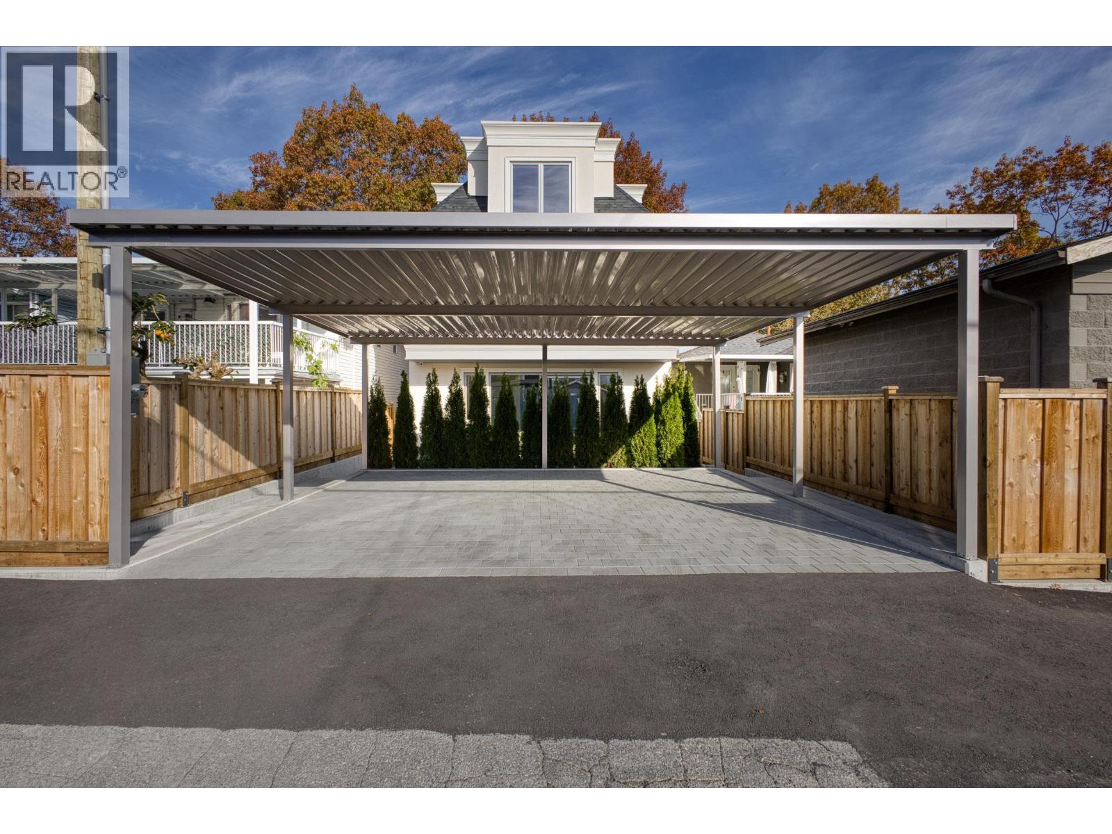 Photo of 2 4136 CAMBRIDGE STREET 24