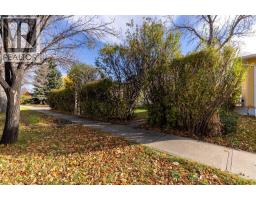 Primary Bedroom - 1512 6 Avenue S, Lethbridge, AB T1J1B1 Photo 6