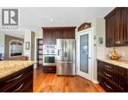4pc Bathroom - 7 Springbank View Sw, Calgary, AB T3H4J5 Photo 14