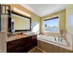 7 Springbank View Sw, Calgary, AB T3H4J5 Photo 22