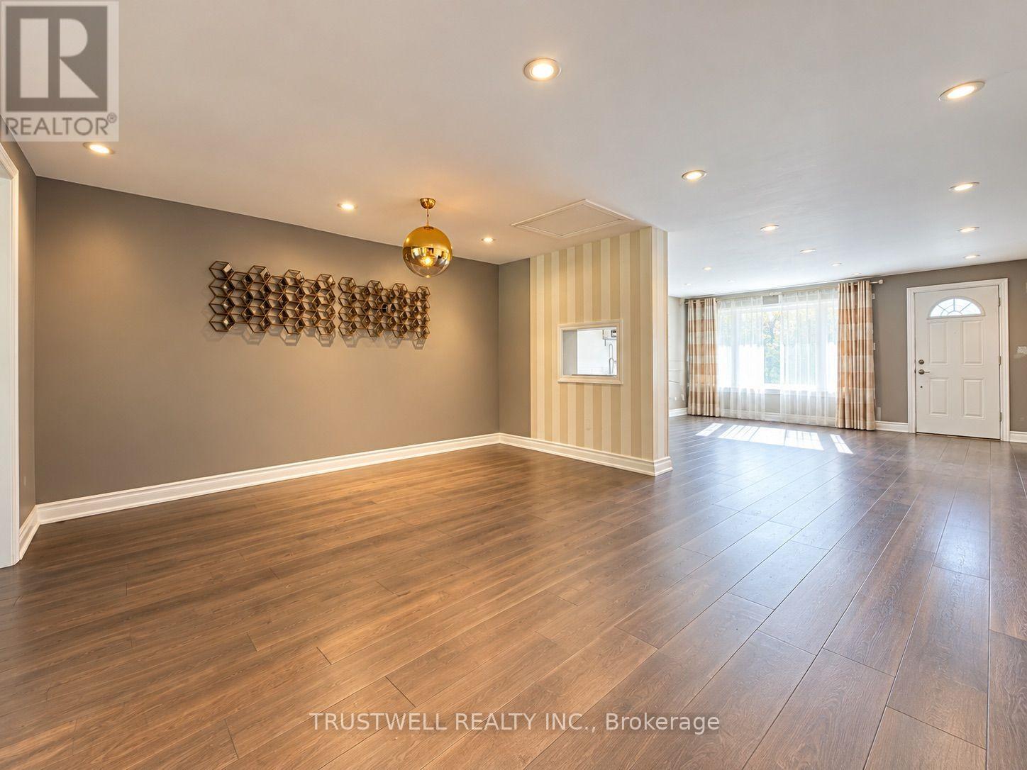 299 SUNSET BOULEVARD, Whitchurch-Stouffville (Stouffville) — photo 2