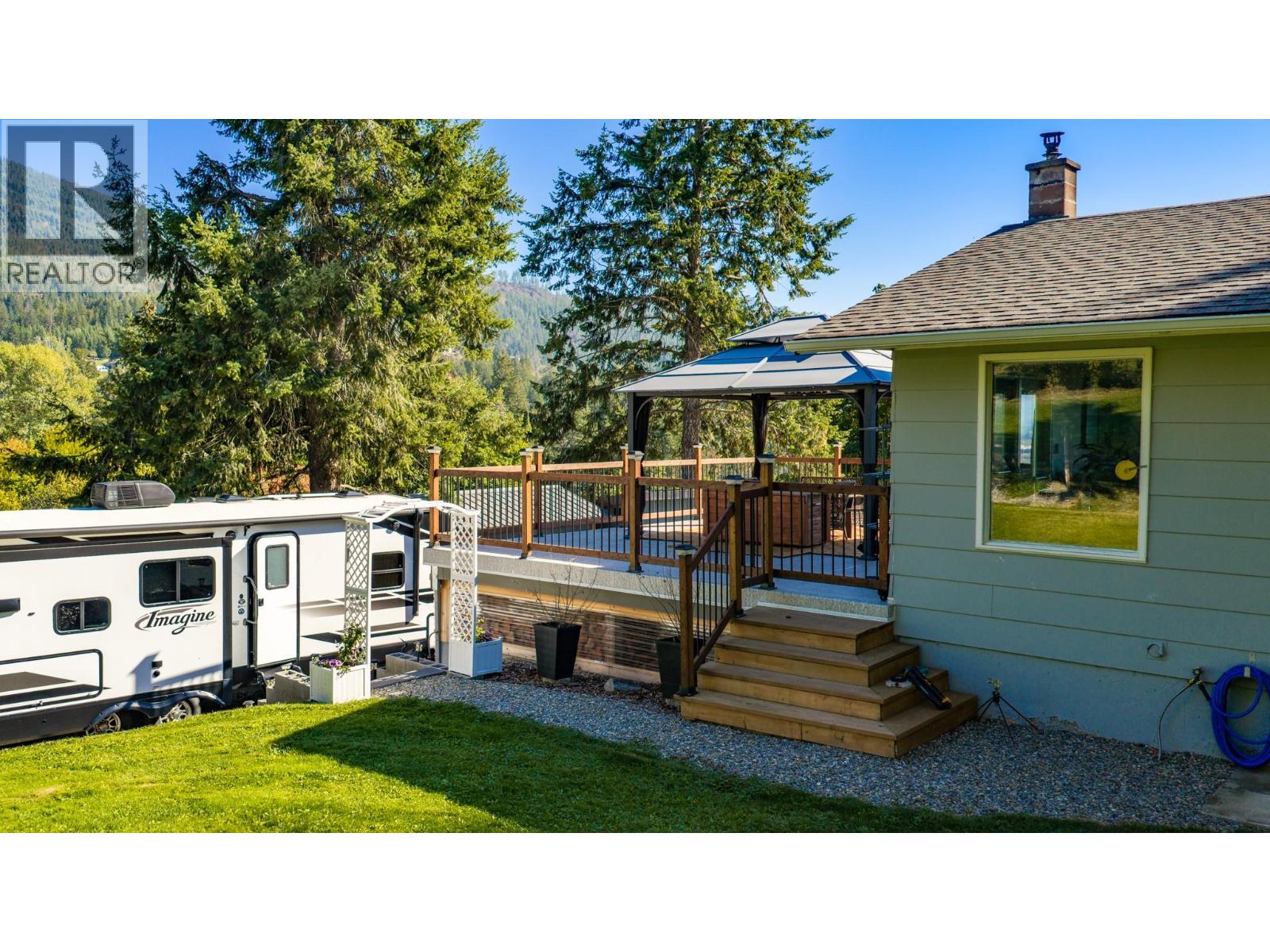 960 MONROSE Road, Wynndel - Image 1