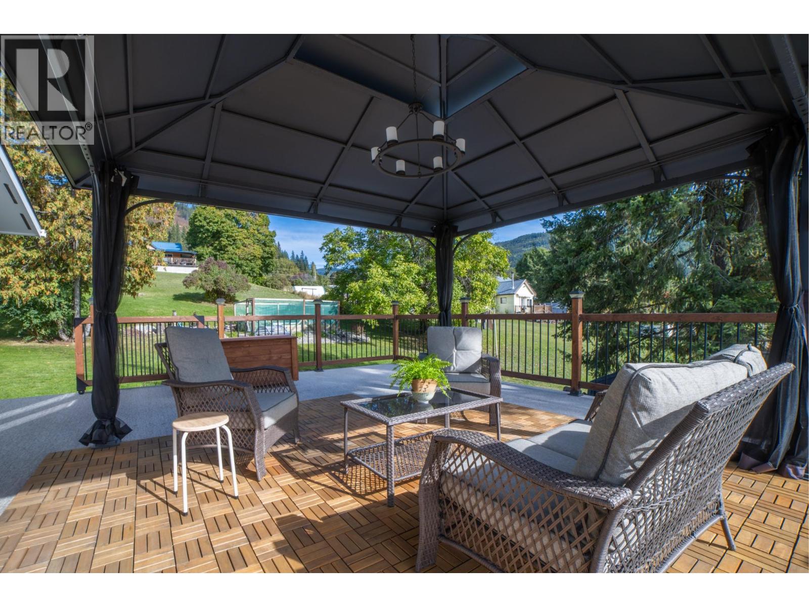 960 MONROSE Road, Wynndel - Image 1