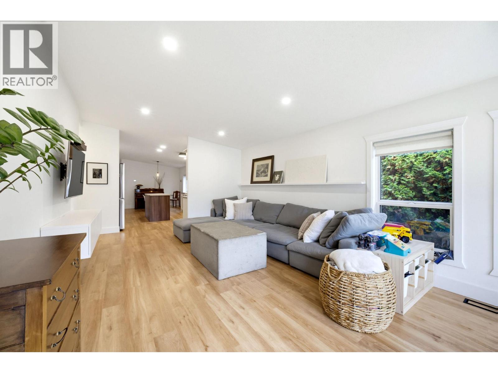 7241 46 Street NE, Salmon Arm - Image 1