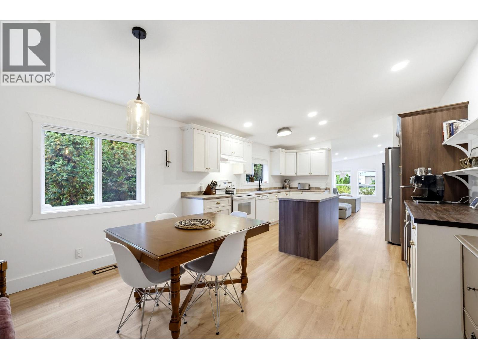 7241 46 Street NE, Salmon Arm - Image 1