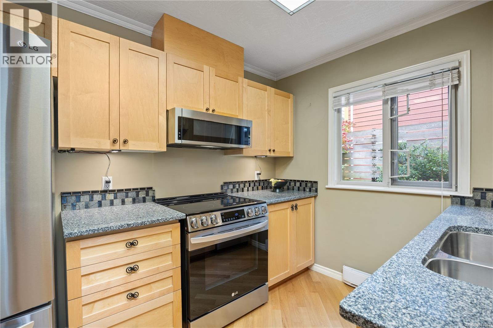 104 930 North Park St, Victoria - Image 1