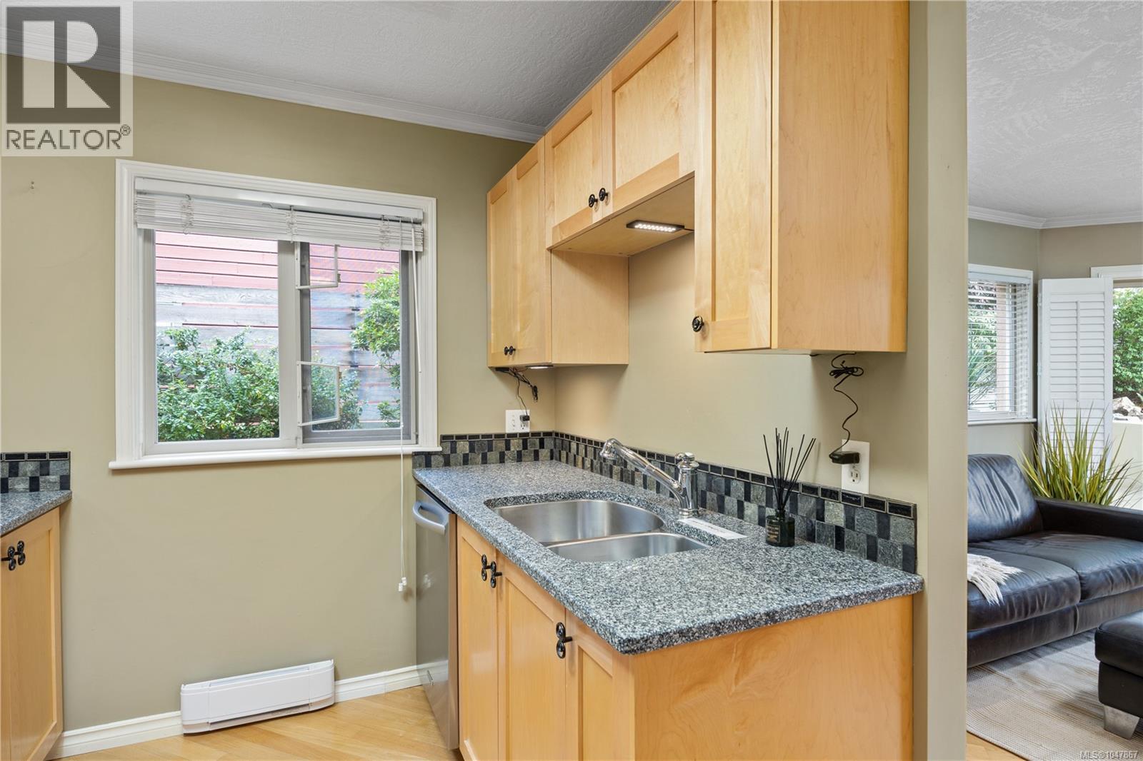 104 930 North Park St, Victoria - Image 1