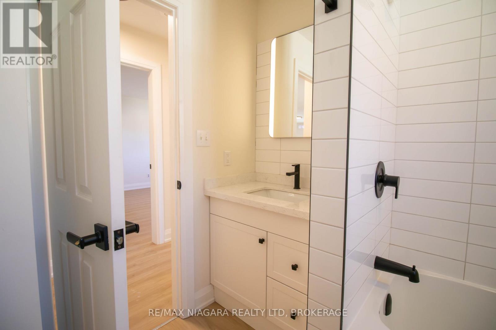 3 KLINES AVENUE, Welland (Broadway) — photo 11
