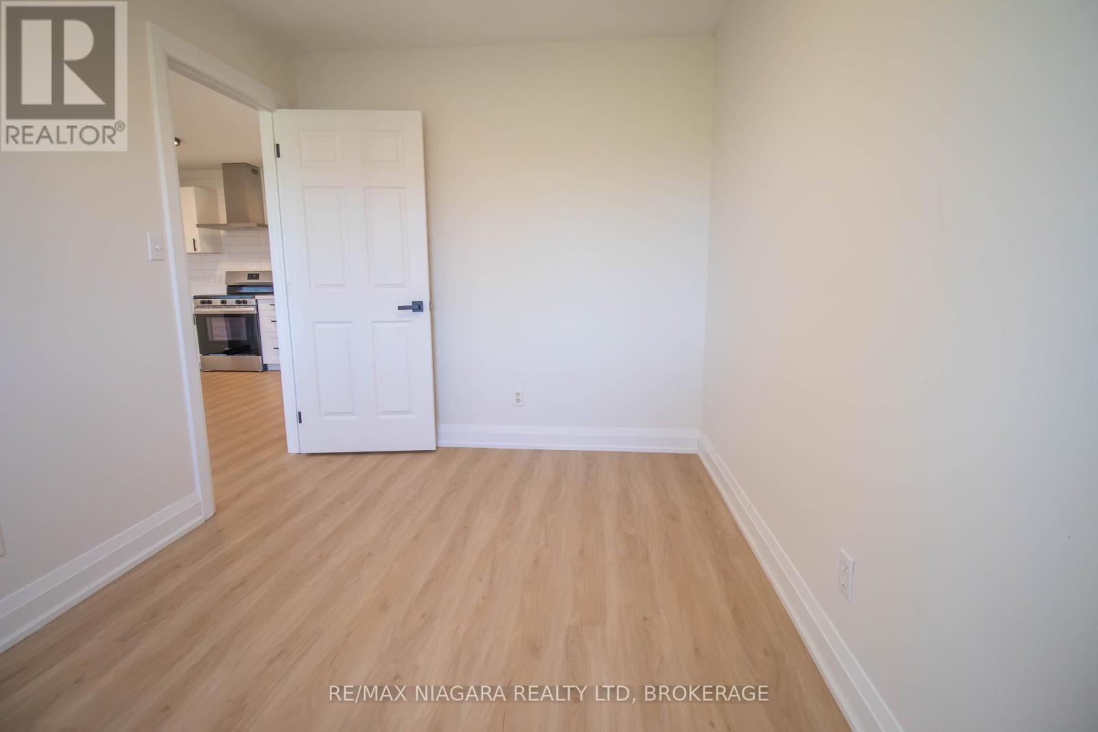 3 KLINES AVENUE, Welland (Broadway) — photo 9