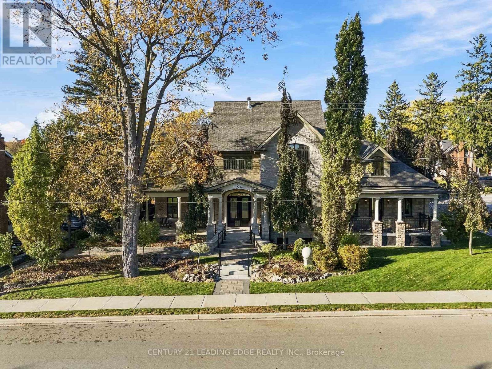 134 Front Street East, Whitby, ON photo 2