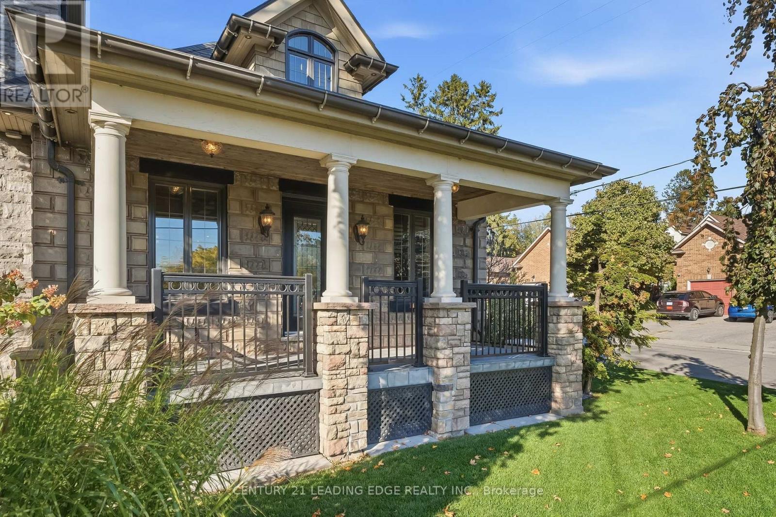 134 Front Street East, Whitby, ON photo 4