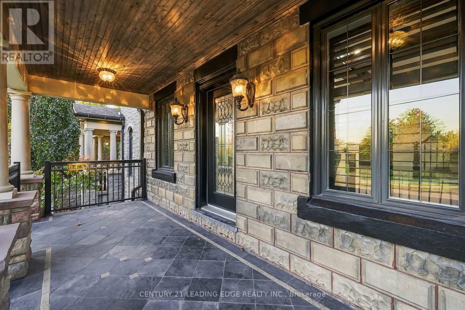 134 Front Street East, Whitby, ON photo 6