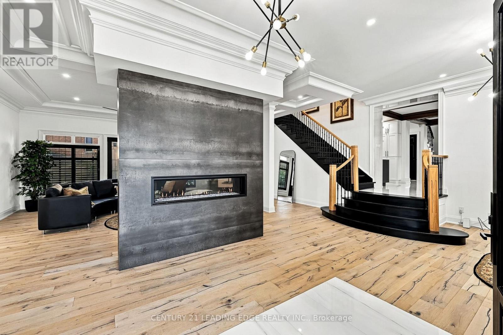 134 Front Street East, Whitby, ON photo 9