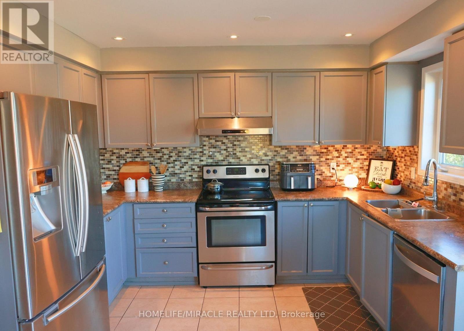 2 Martinworth Lane, Ajax, ON photo 6