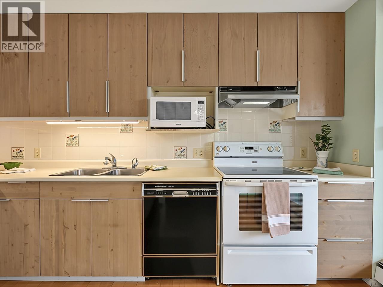 618 518 MOBERLY ROAD, Vancouver - Image 1