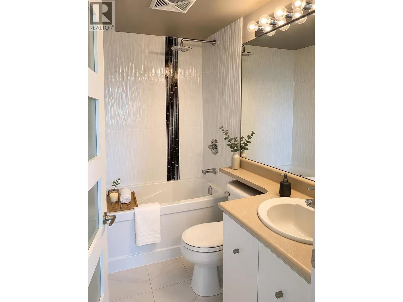 909 3438 VANNESS AVENUE, Vancouver - Image 1