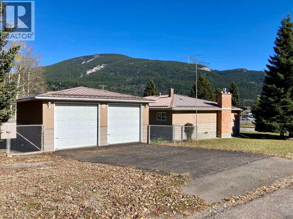 1802 119 Street E, Blairmore — photo 2