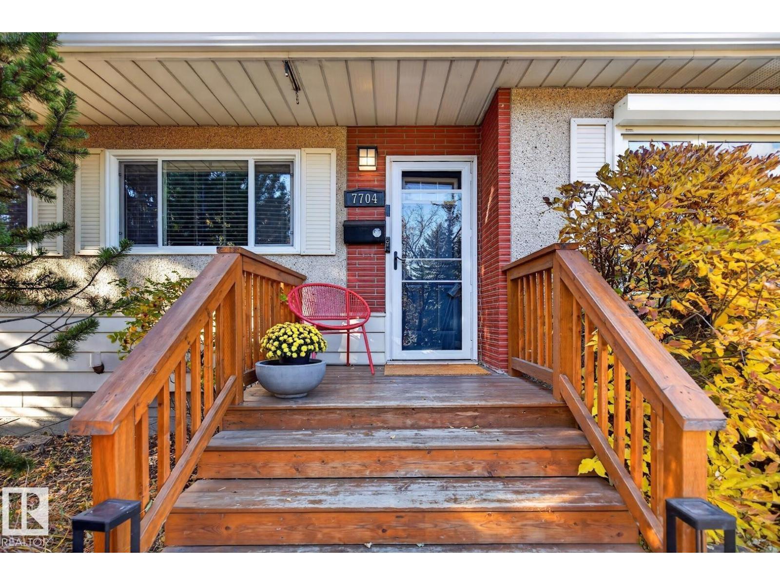 7704 102 AV NW NW, Edmonton — photo 3
