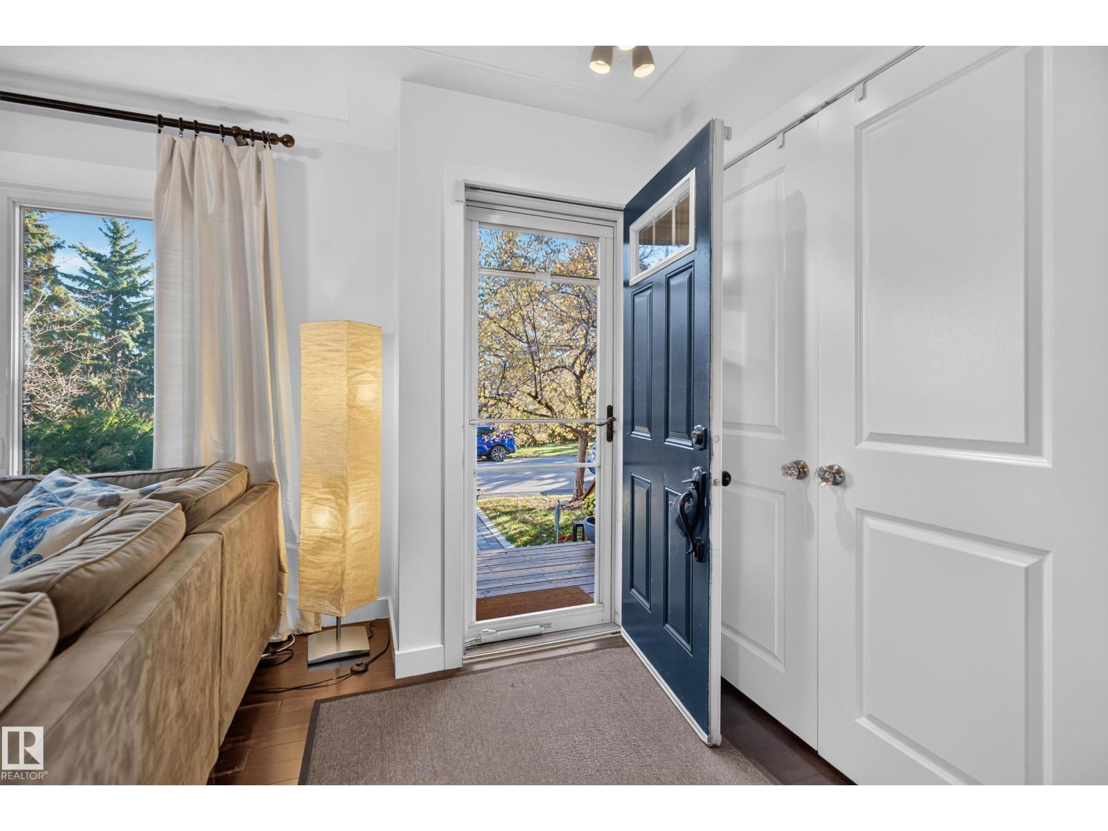 7704 102 AV NW NW, Edmonton — photo 4