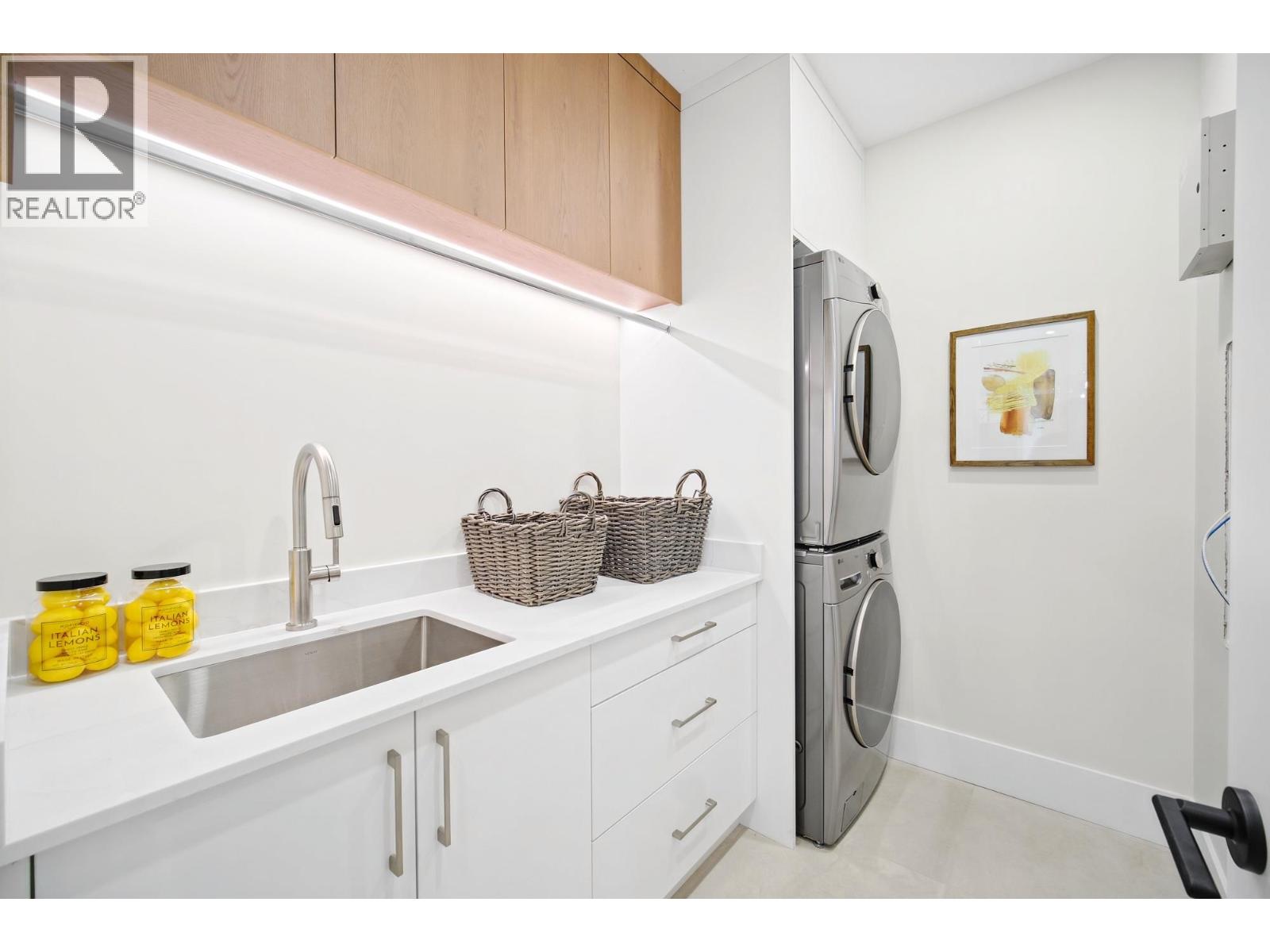 1 8391 RIDEAU DRIVE, Richmond - Image 1
