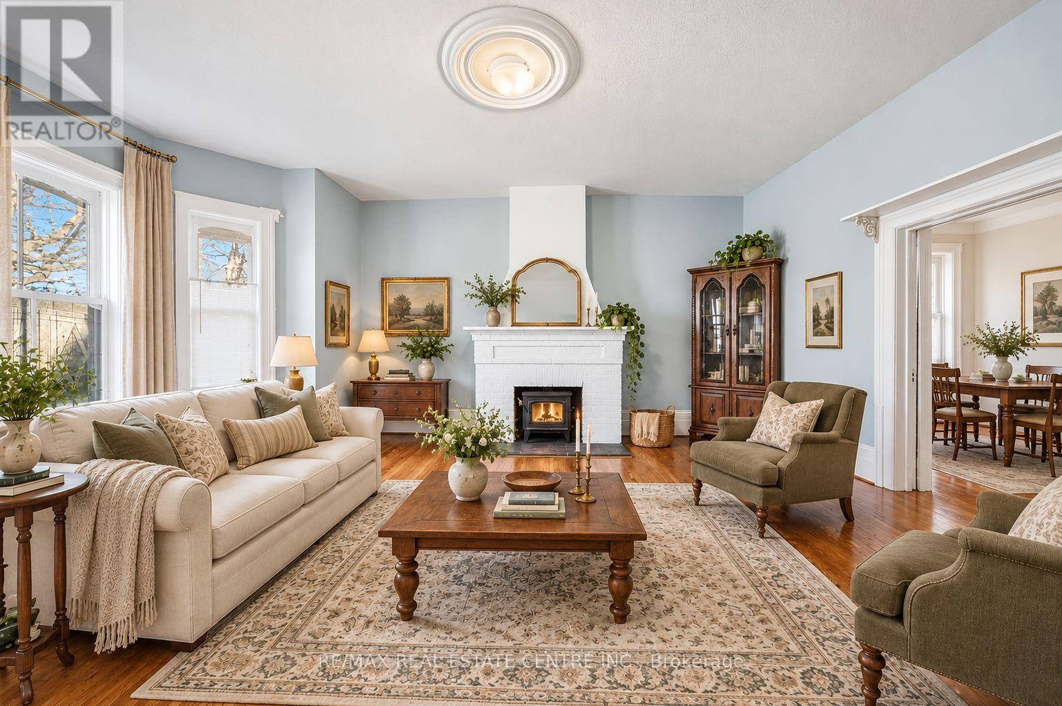 301 MAIN STREET W - 5
