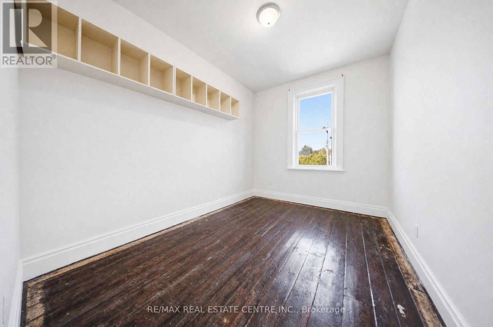 301 MAIN STREET W - 20