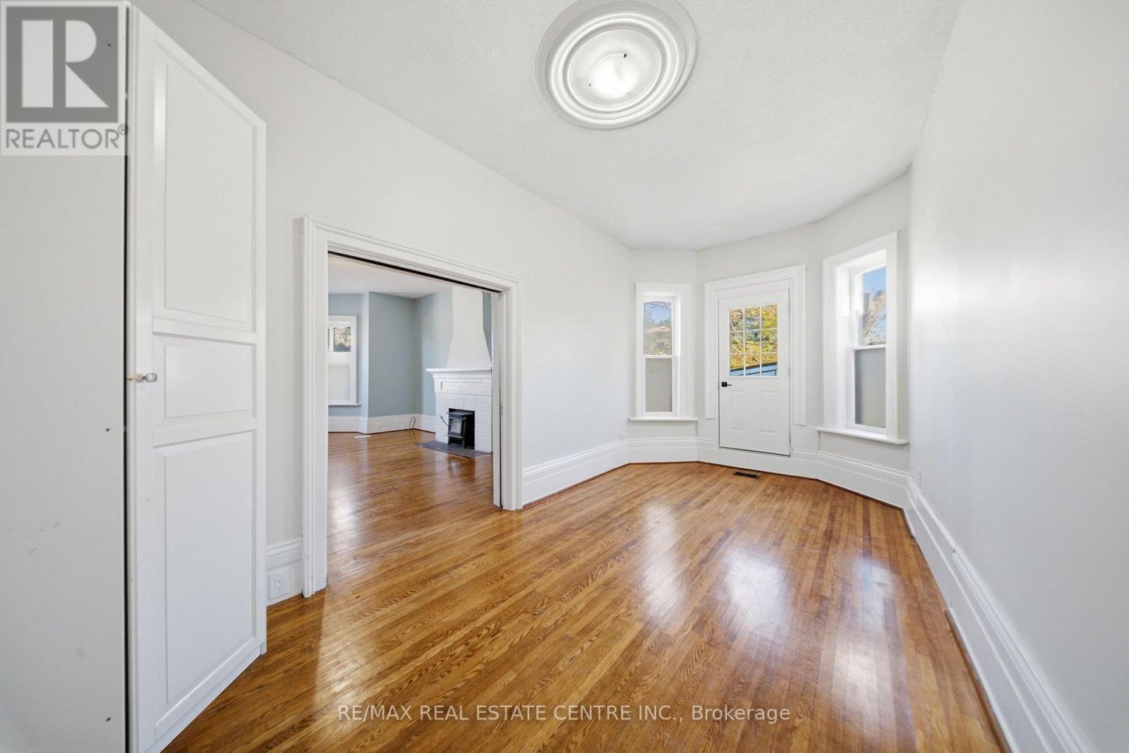 301 MAIN STREET W - 8