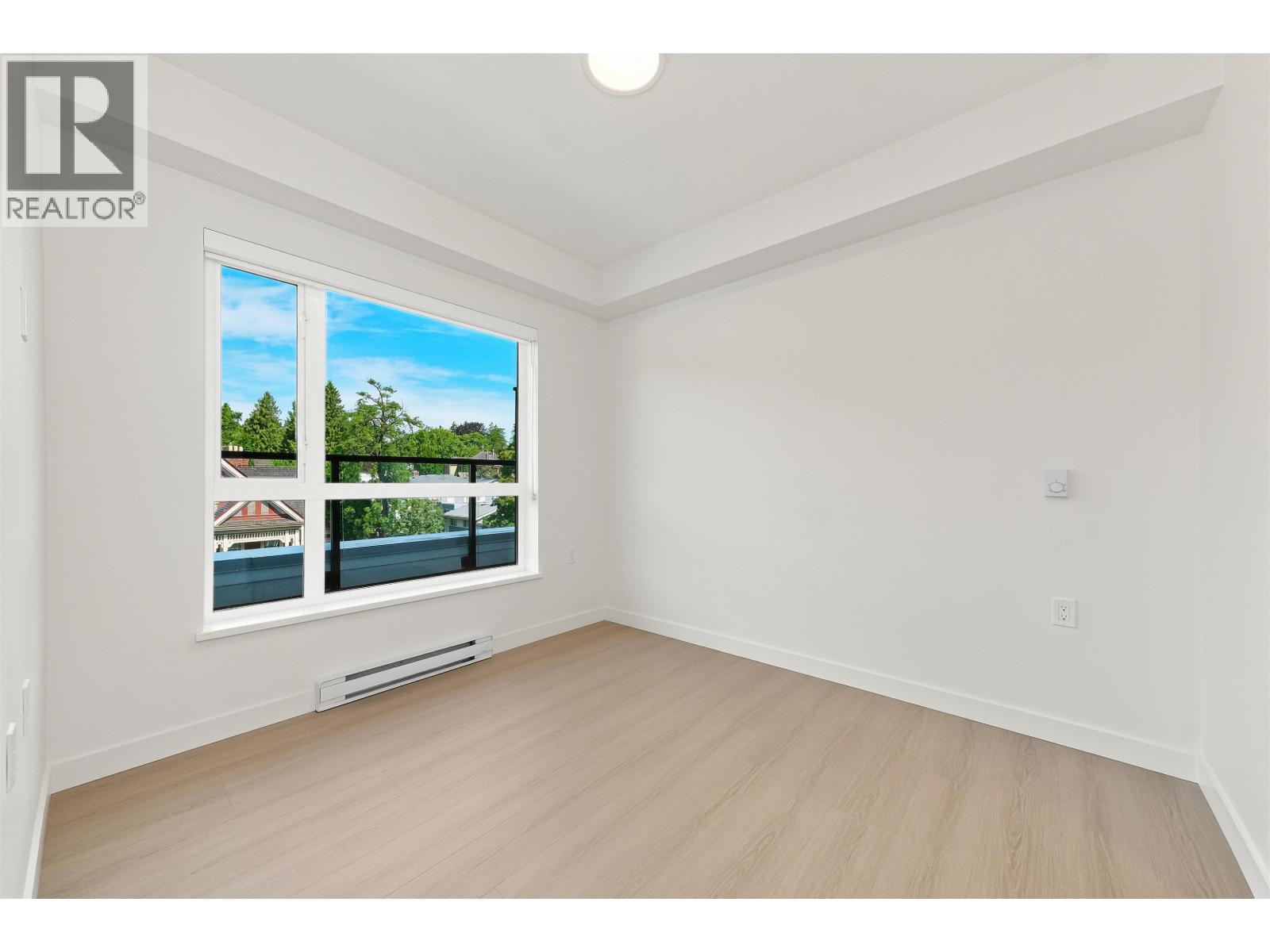 503 82 FIRST STREET, New Westminster - Image 1