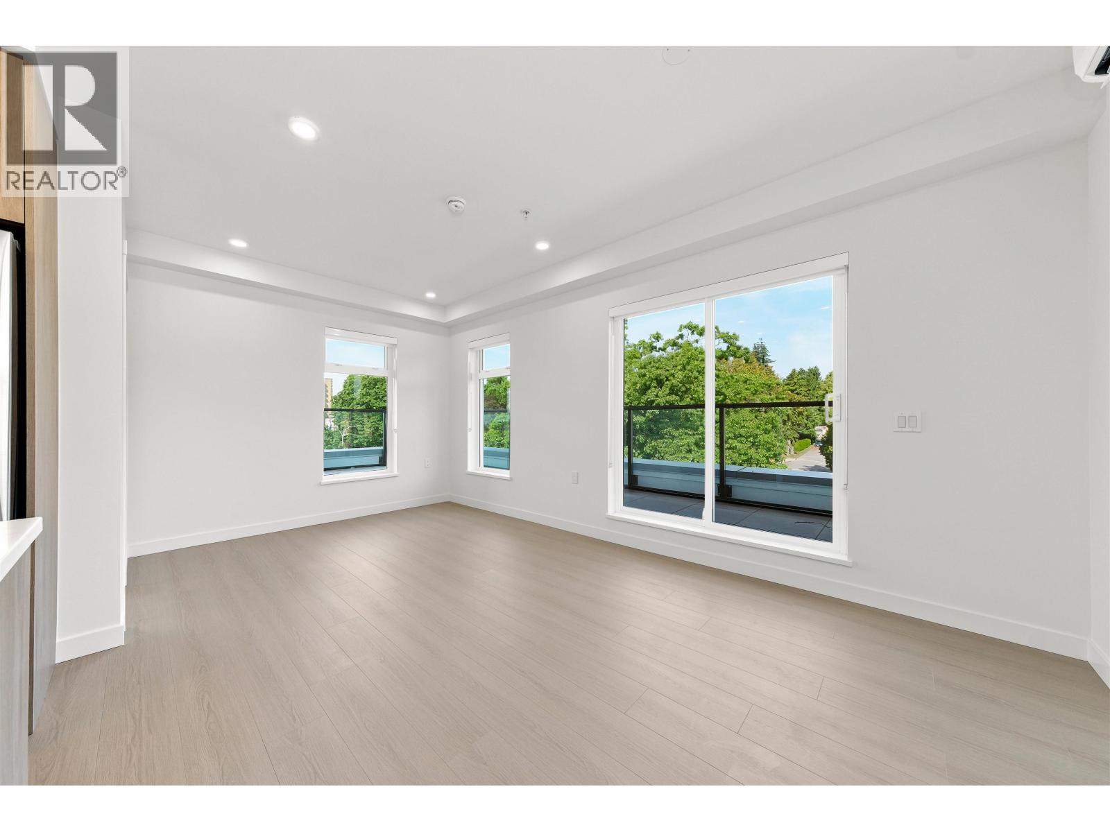 503 82 FIRST STREET, New Westminster - Image 1