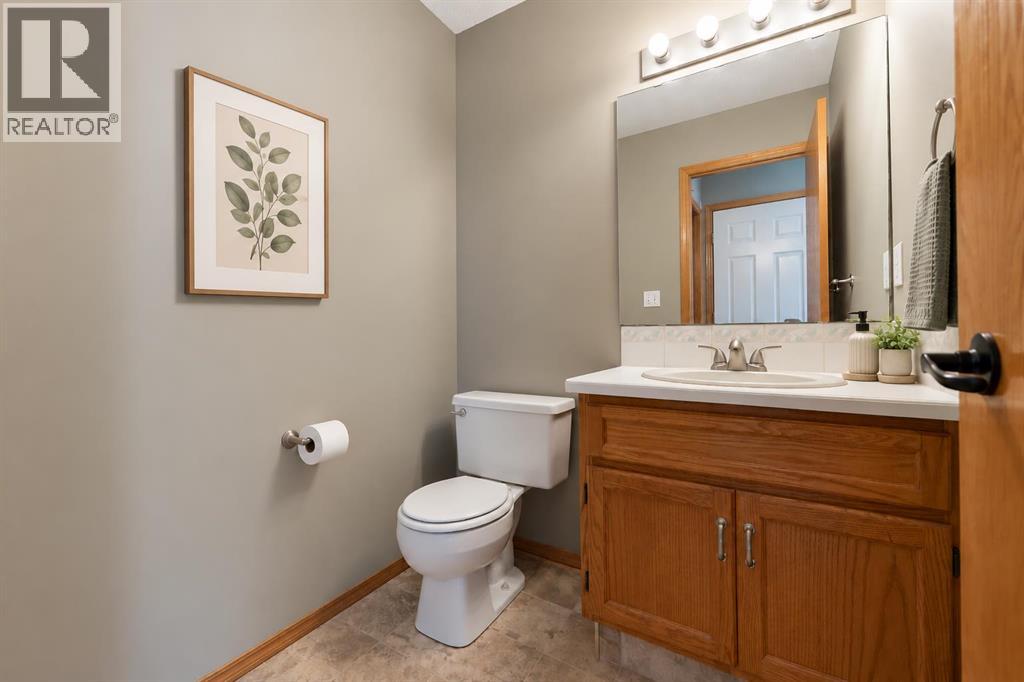 16 Davis Close, Red Deer — photo 7