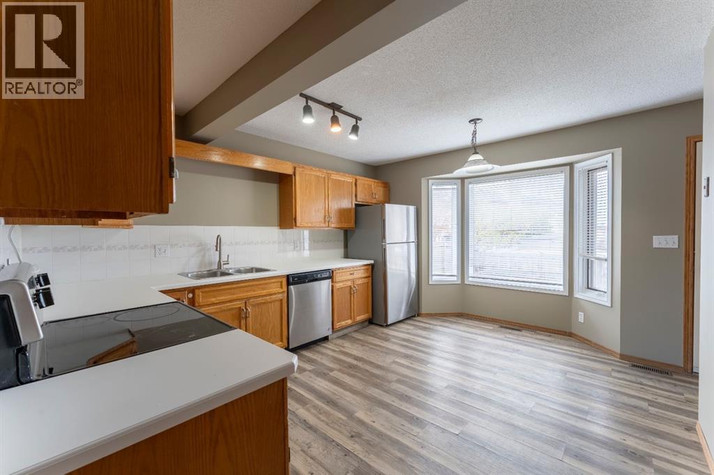 16 Davis Close, Red Deer — photo 17