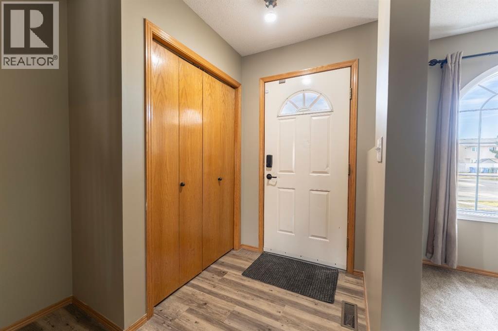 16 Davis Close, Red Deer — photo 15