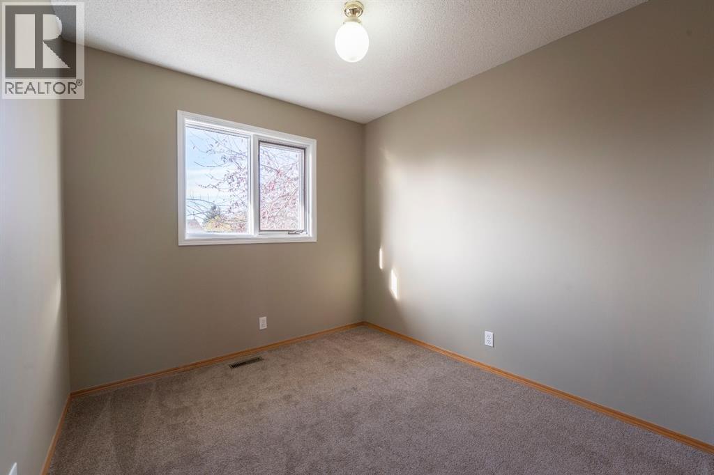 16 Davis Close, Red Deer — photo 24
