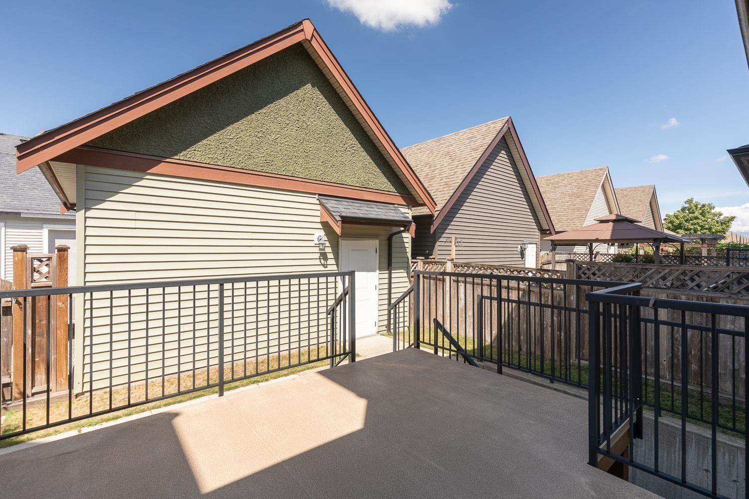 Photo of 7273 192A STREET 36