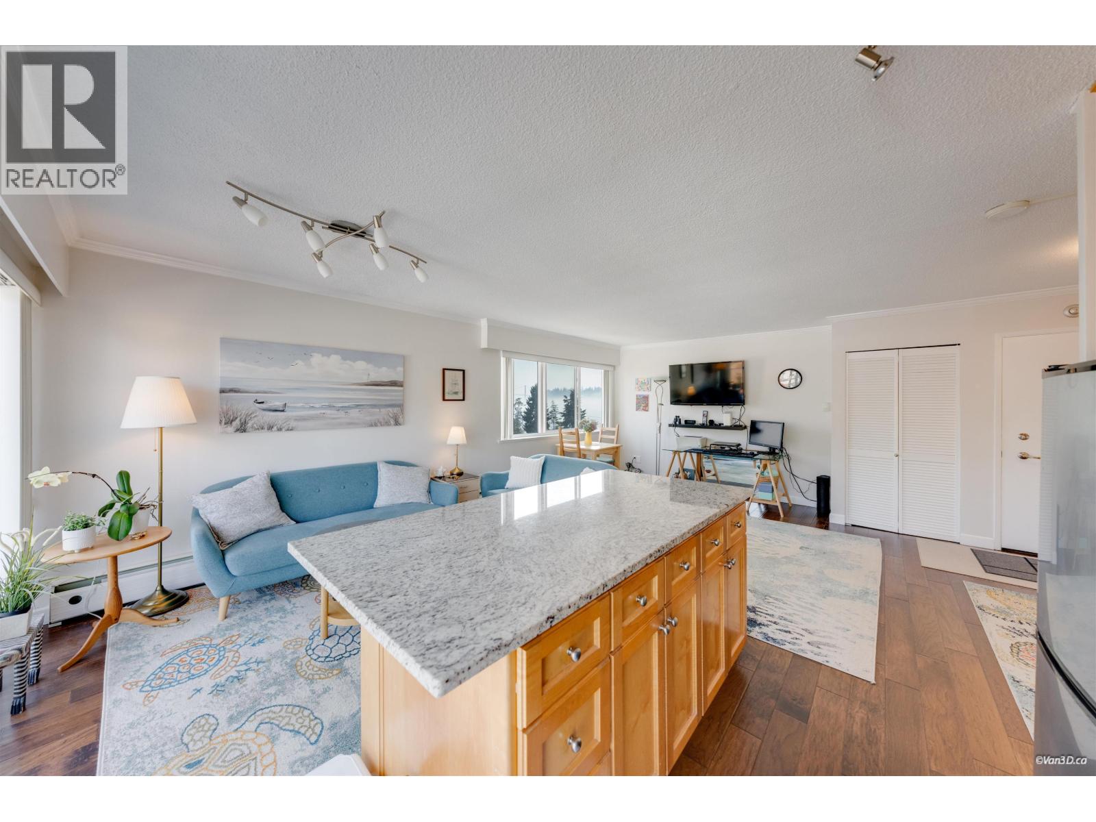 Photo of 403 1845 BELLEVUE AVENUE 5