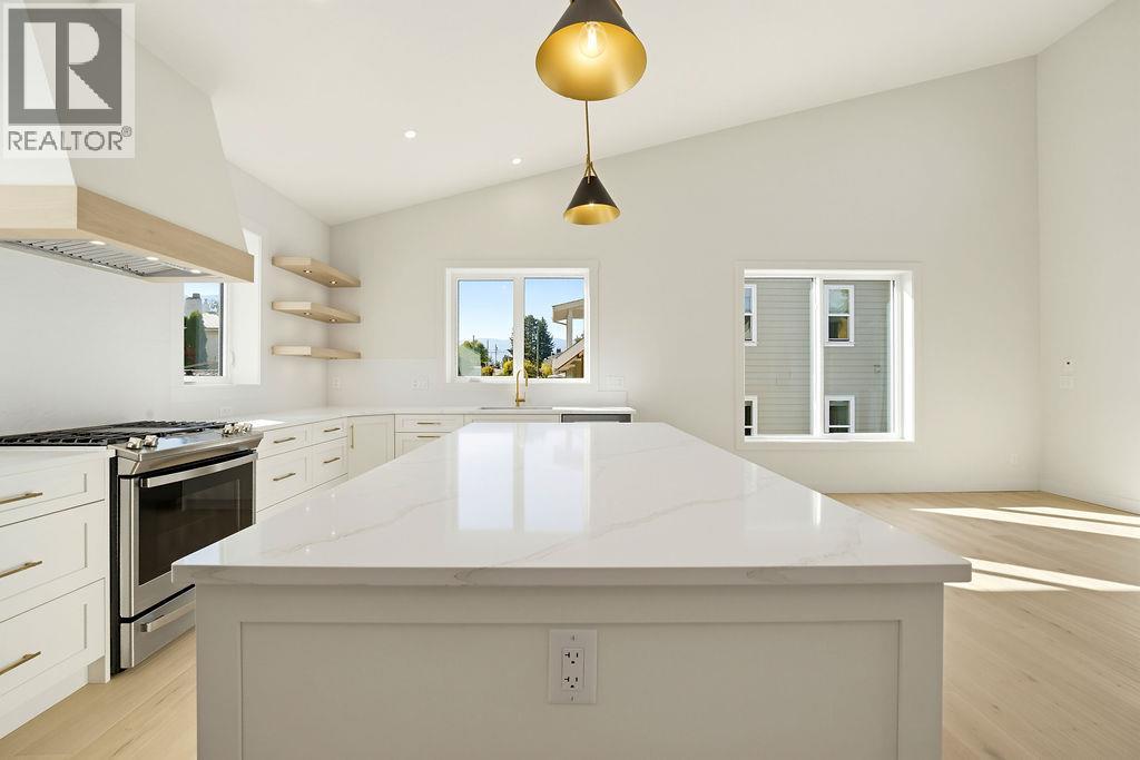 1080 9 Avenue NE Unit# 2, Salmon Arm - Image 1