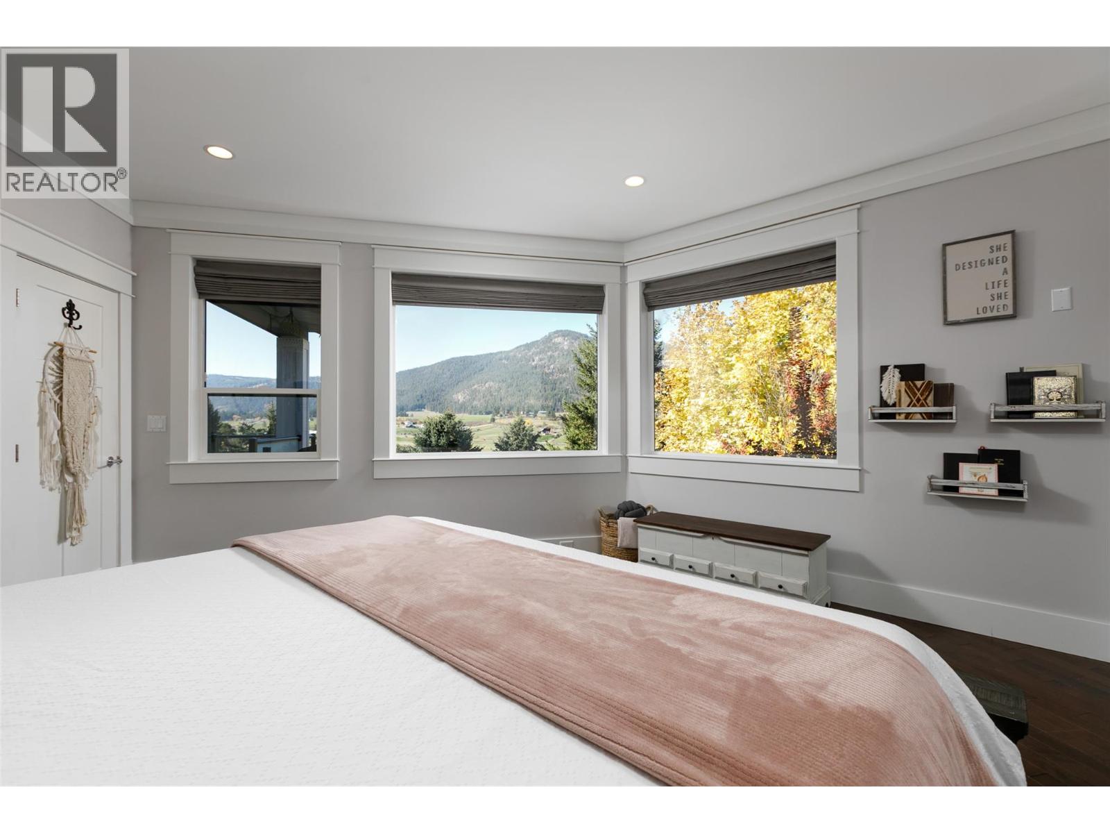 3932 Hornby Terrace, Armstrong - Image 1