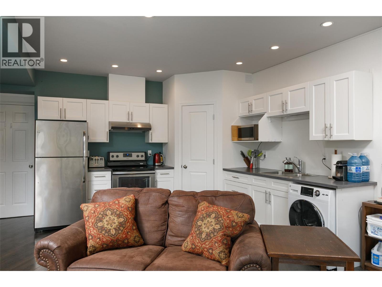 3932 Hornby Terrace, Armstrong - Image 1