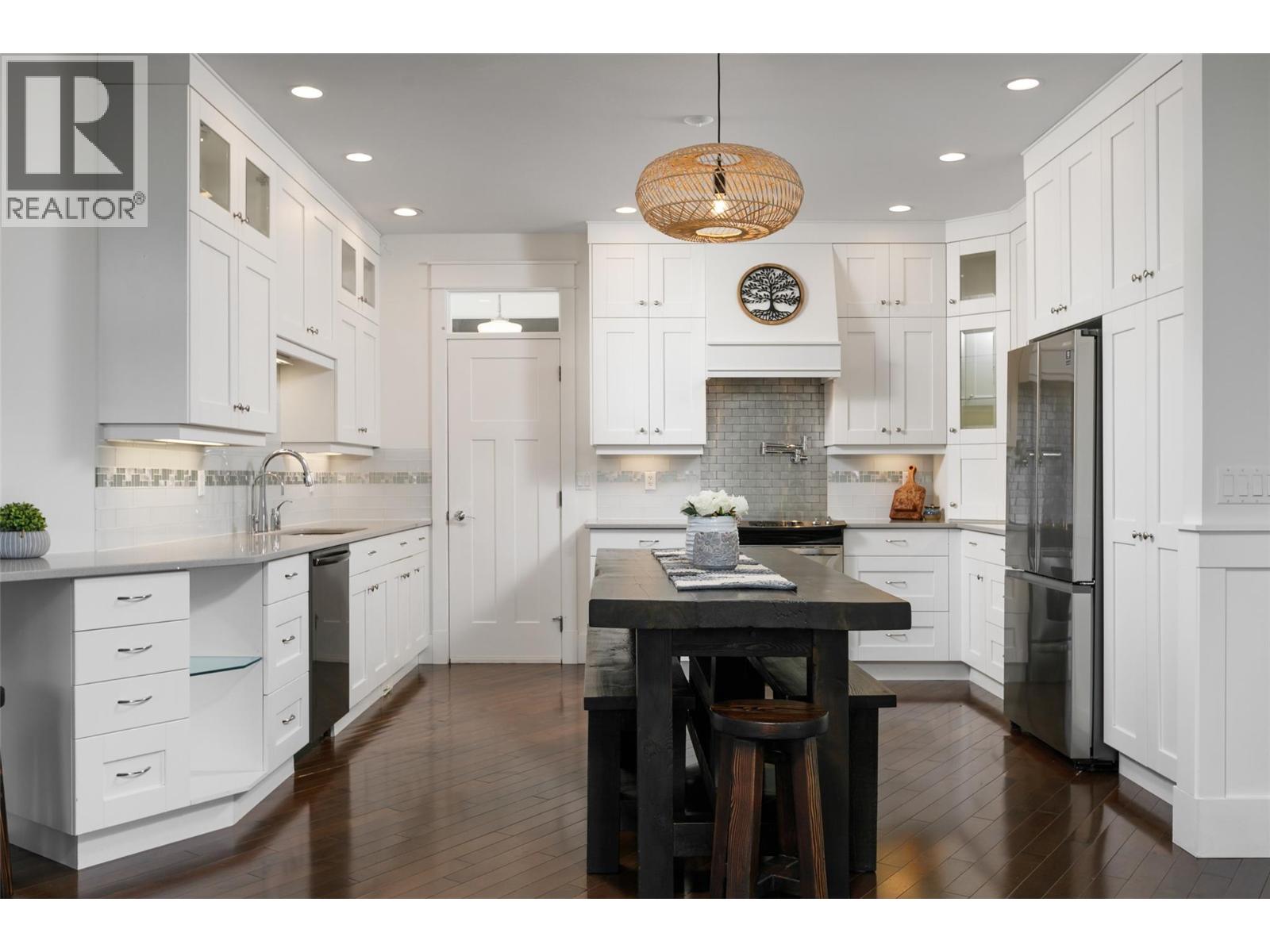 3932 Hornby Terrace, Armstrong - Image 1