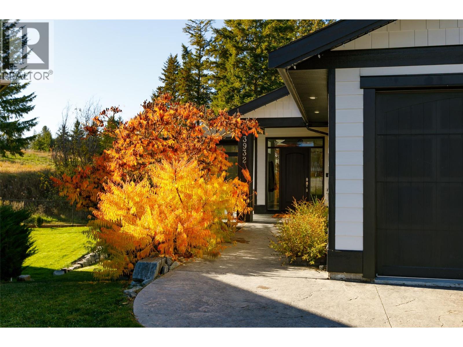 3932 Hornby Terrace, Armstrong - Image 1
