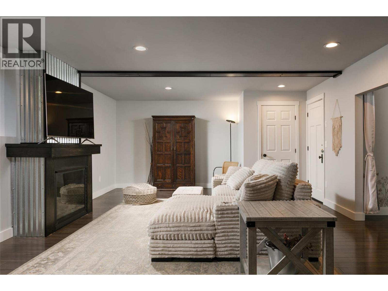 3932 Hornby Terrace, Armstrong - Image 1