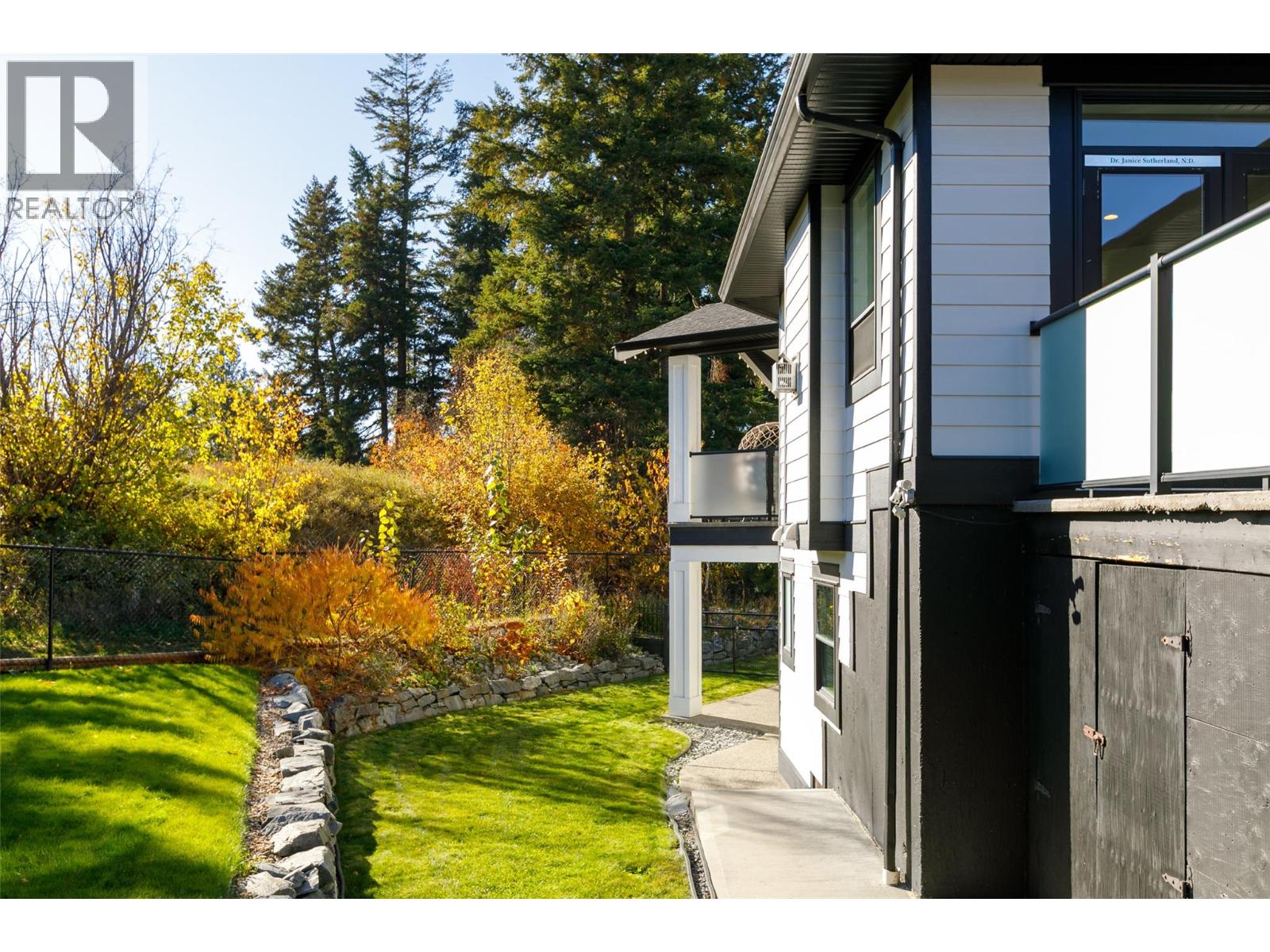 3932 Hornby Terrace, Armstrong - Image 1