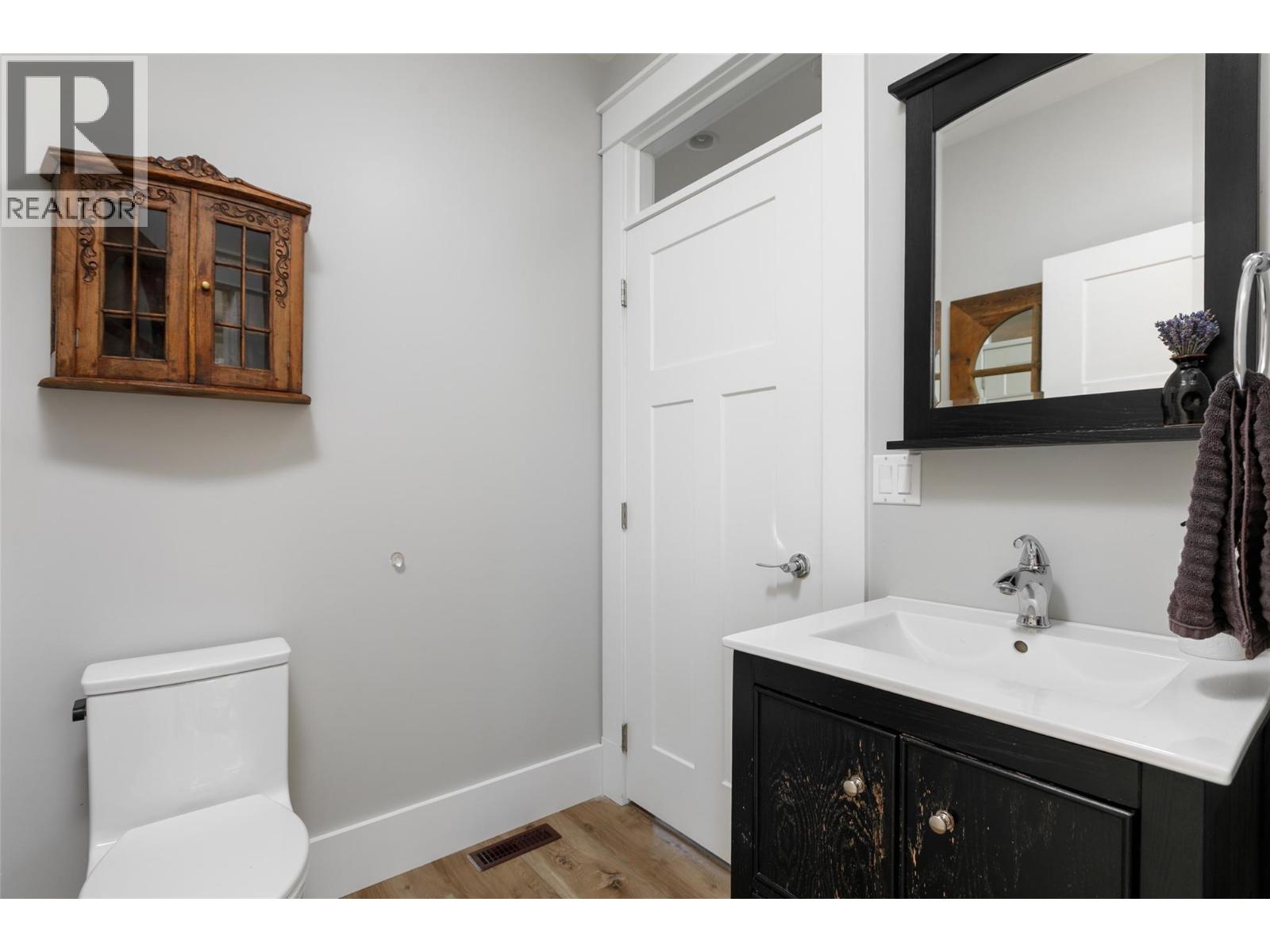 3932 Hornby Terrace, Armstrong - Image 1
