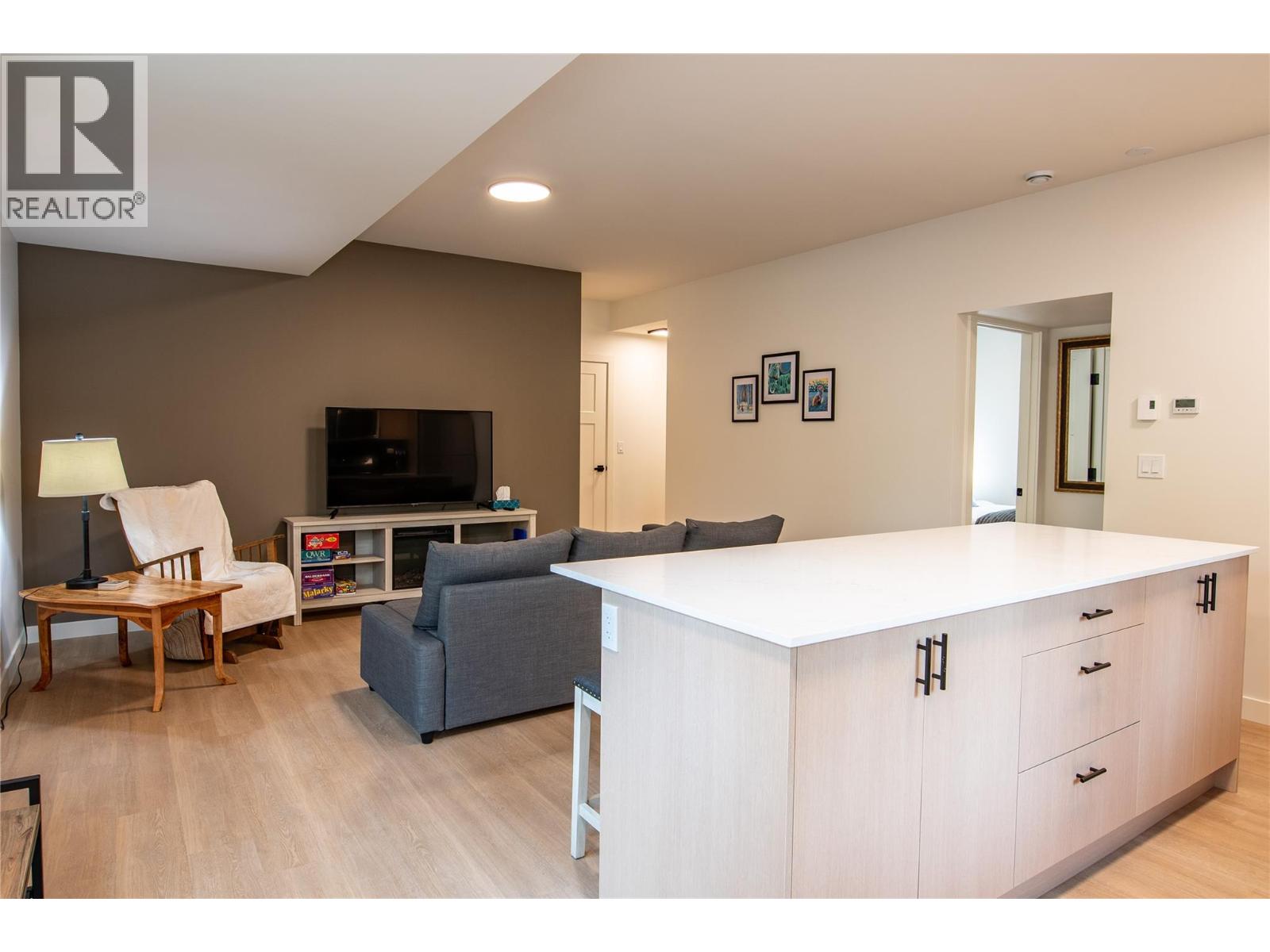 1545 Quartz Crescent - 24