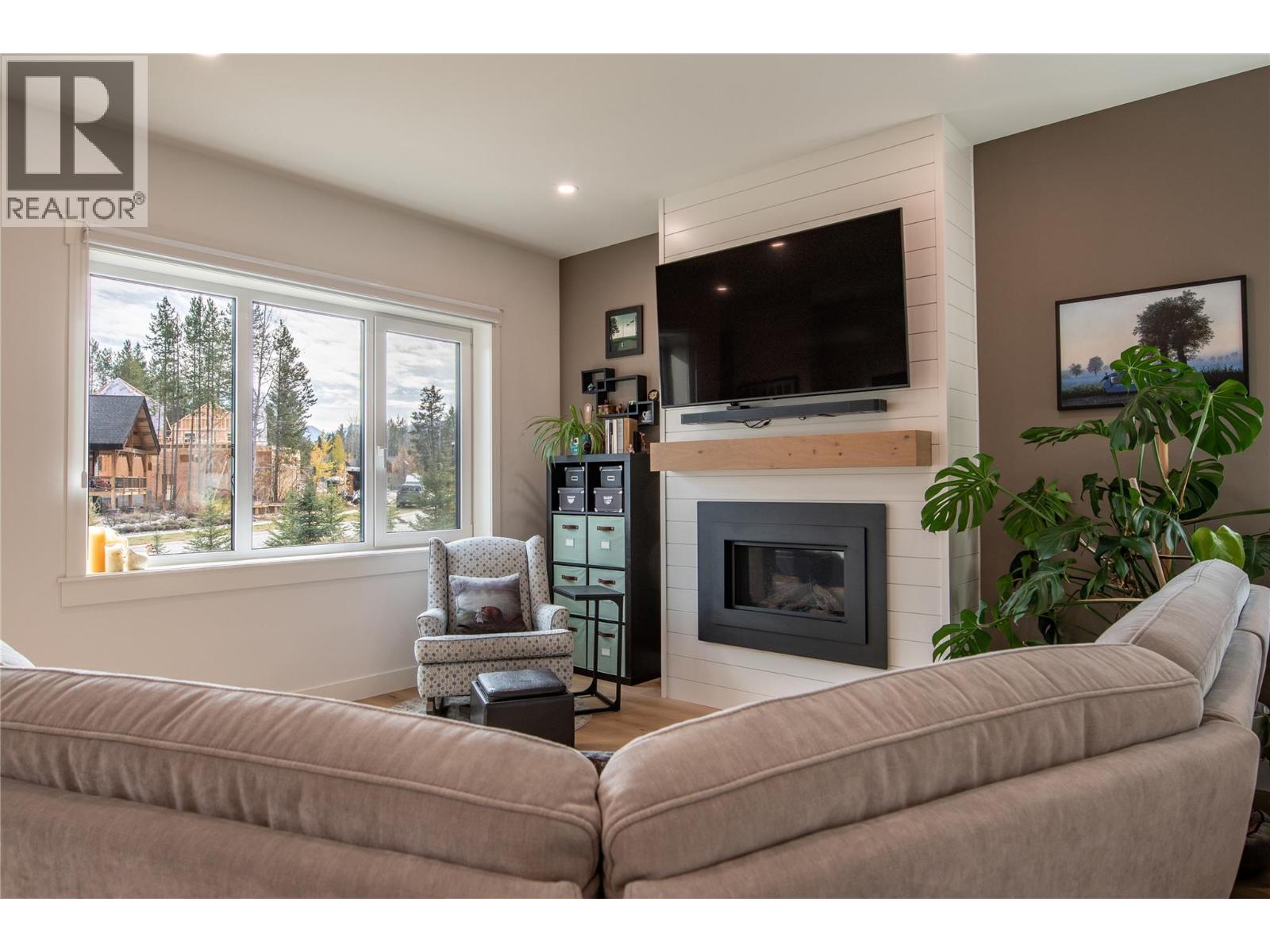 1545 Quartz Crescent - 7
